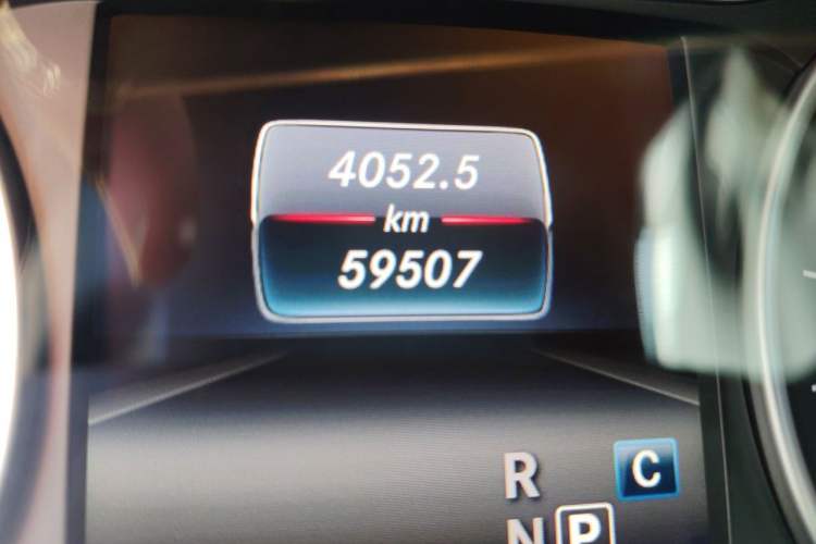 Used Mercedes-Benz B-Class 2017 B 200 Sport Edition Odometer Close Up