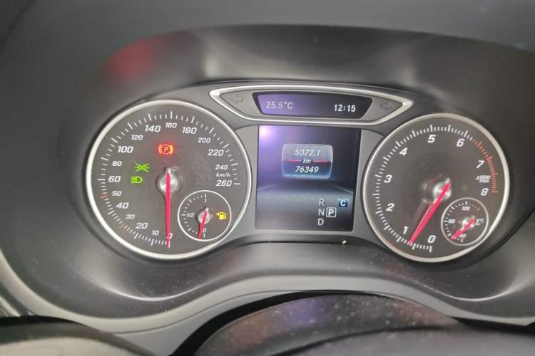 Used Mercedes-Benz B-Class 2017 B 200 Sport Edition Odometer Close Up