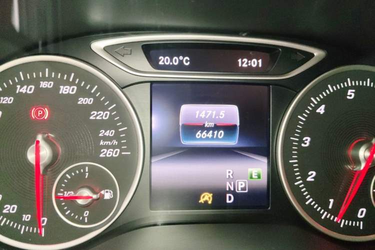 Used Mercedes-Benz B-Class 2017 B 200 Fashion Model Odometer Close Up