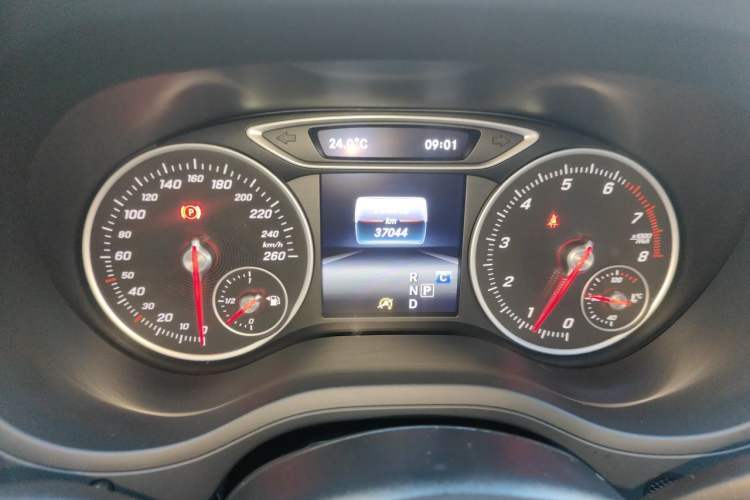 Used Mercedes-Benz B-Class 2017 B 200 Sport Edition Odometer Close Up