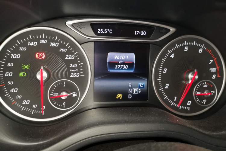 Used Mercedes-Benz B-Class 2017 B 200 Fashion Model Odometer Close Up