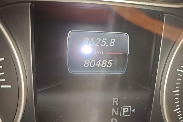 Used Mercedes-Benz B-Class 2017 B 200 Sport Edition Odometer Close Up