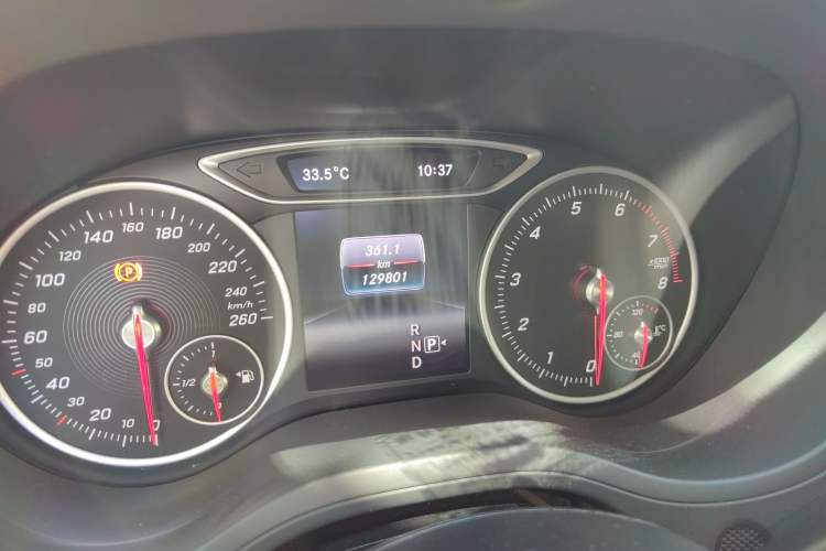 Used Mercedes-Benz B-Class 2017 B 200 Sport Edition Odometer Close Up