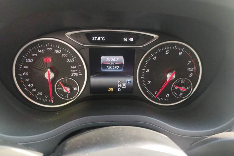 Used Mercedes-Benz B-Class 2017 B 200 Fashion Model Odometer Close Up