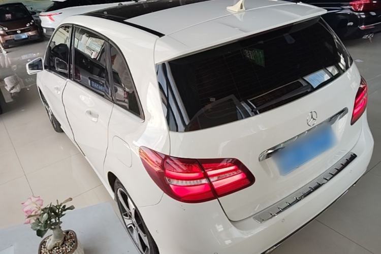 Used Mercedes-Benz B-Class 2017 B 200 Fashion Model Rear Left 45 Deg