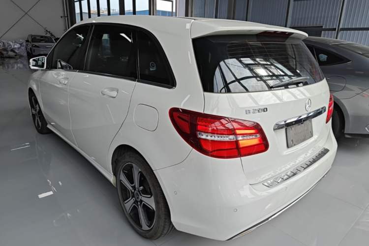 Used Mercedes-Benz B-Class 2017 B 200 Fashion Model Rear Left 45 Deg
