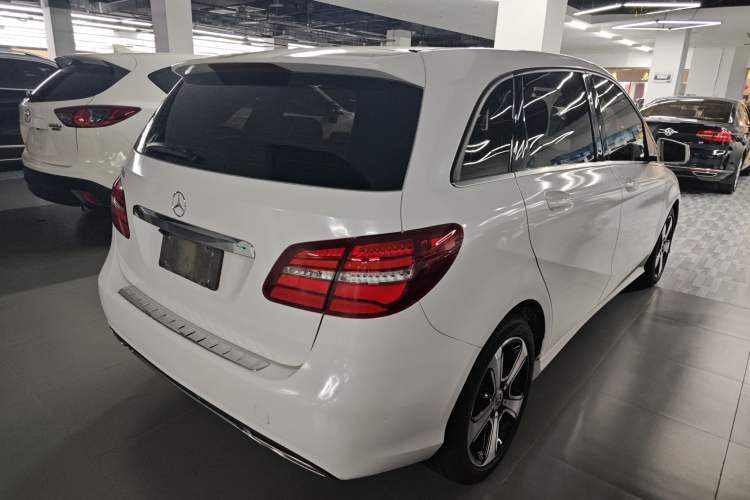 Used Mercedes-Benz B-Class 2017 B 200 Fashion Model Rear Right 45 Deg