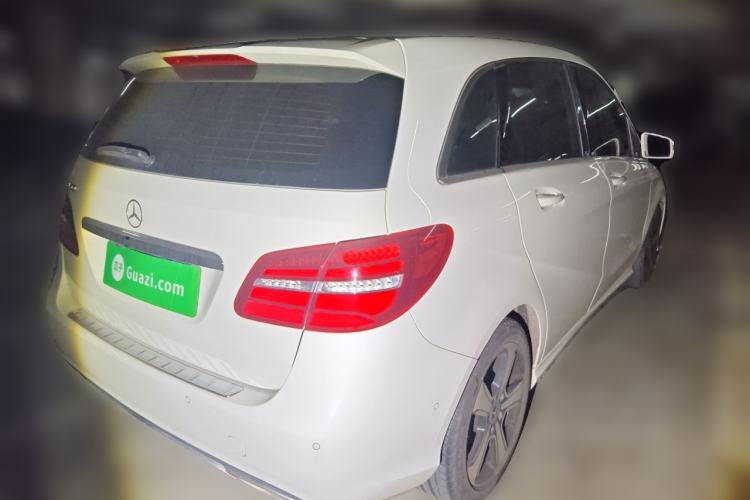Used Mercedes-Benz B-Class 2017 B 200 Fashion Model Rear Right 45 Deg