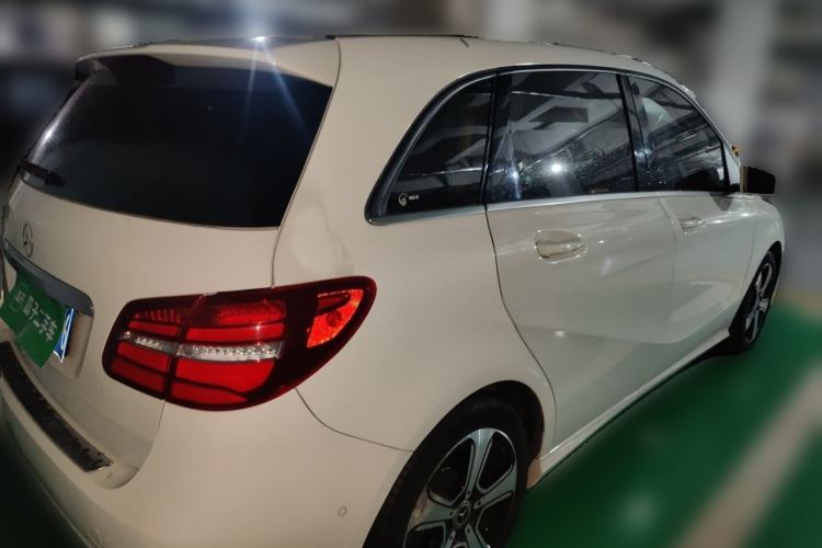 Used Mercedes-Benz B-Class 2017 B 200 Fashion Model Rear Right 45 Deg