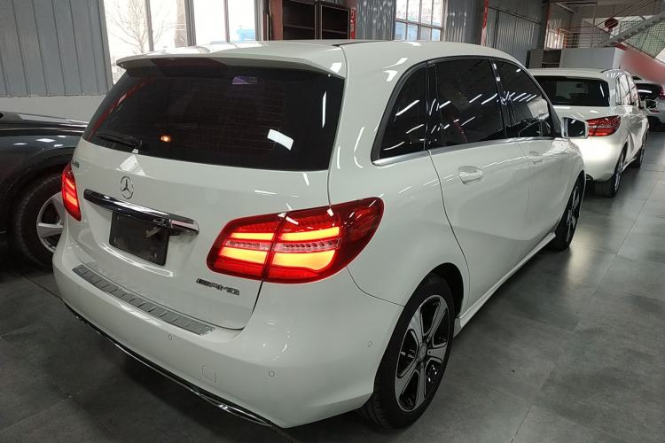Used Mercedes-Benz B-Class 2017 B 200 Fashion Model Rear Right 45 Deg