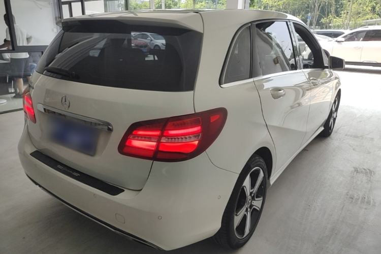 Used Mercedes-Benz B-Class 2017 B 200 Fashion Model Rear Right 45 Deg