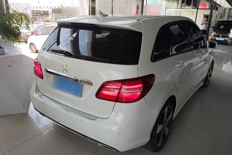Used Mercedes-Benz B-Class 2017 B 200 Fashion Model Rear Right 45 Deg