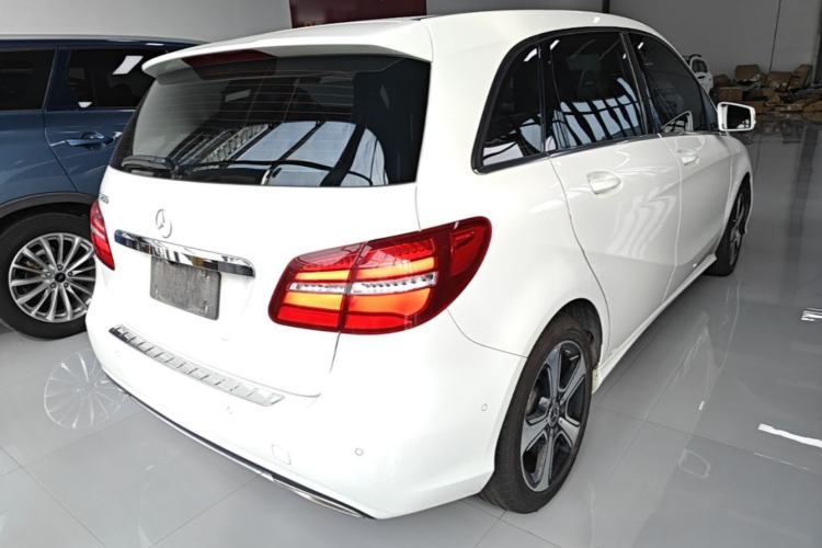 Used Mercedes-Benz B-Class 2017 B 200 Fashion Model Rear Right 45 Deg
