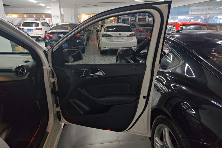 Used Mercedes-Benz B-Class 2017 B 200 Fashion Model Right Front Door Interior