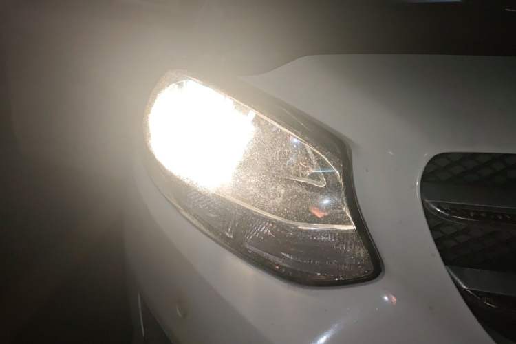 Used Mercedes-Benz B-Class 2017 B 200 Sport Edition Right Front Headlight