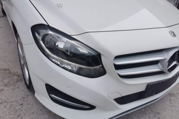 Used Mercedes-Benz B-Class 2017 B 200 Sport Edition Right Front Headlight