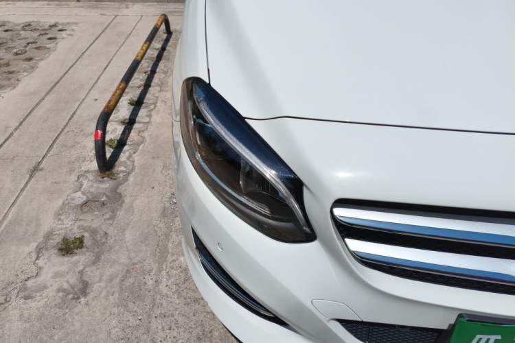 Used Mercedes-Benz B-Class 2017 B 200 Fashion Model Right Front Headlight