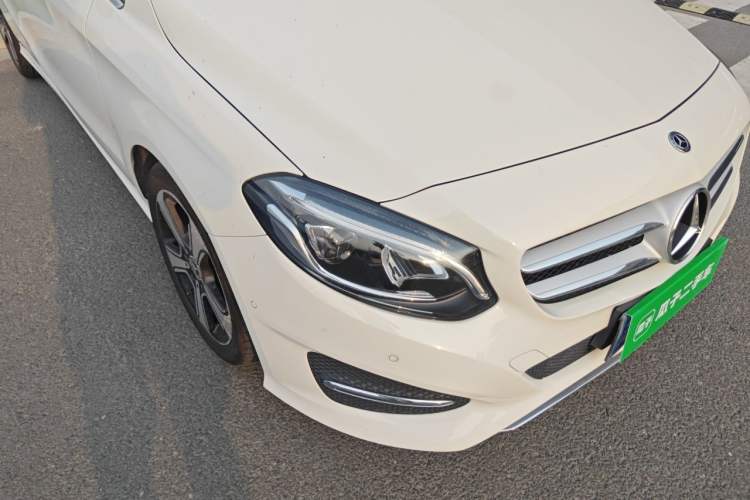 Used Mercedes-Benz B-Class 2017 B 200 Fashion Model Right Front Headlight