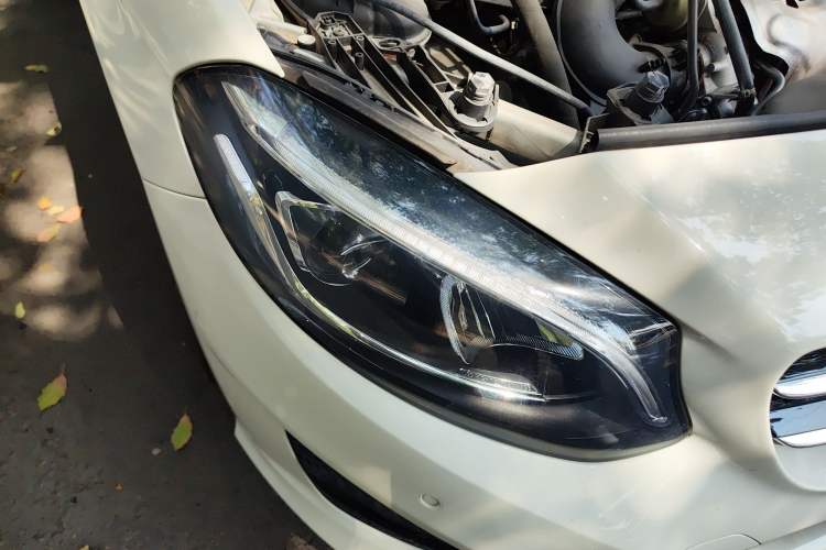 Used Mercedes-Benz B-Class 2017 B 200 Luxury Model Right Front Headlight