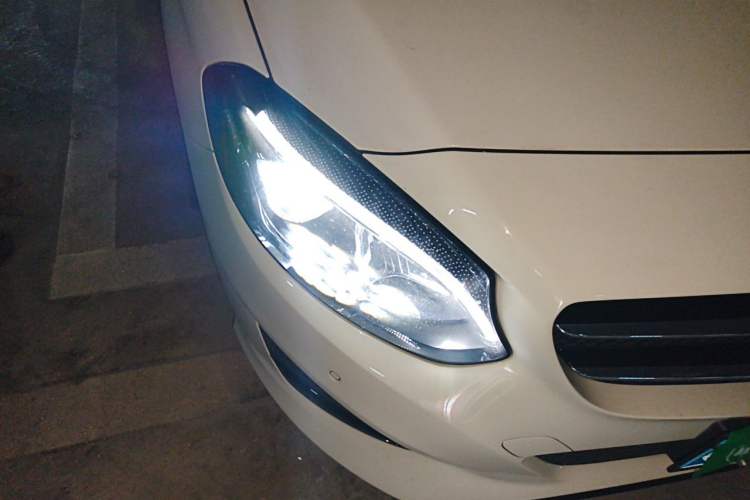 Used Mercedes-Benz B-Class 2017 B 200 Luxury Model Right Front Headlight