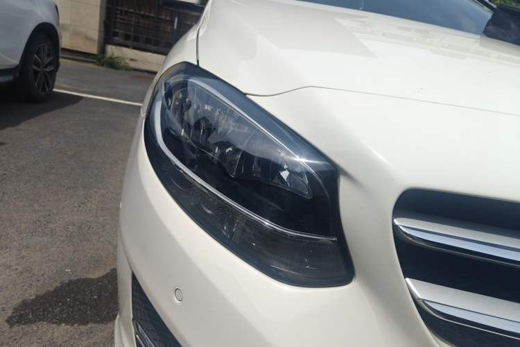 Used Mercedes-Benz B-Class 2017 B 200 Sport Edition Right Front Headlight