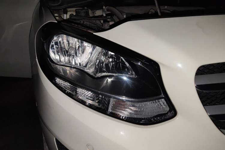 Used Mercedes-Benz B-Class 2017 B 200 Sport Edition Right Front Headlight
