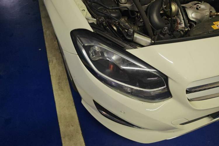 Used Mercedes-Benz B-Class 2017 B 200 Sport Edition Right Front Headlight