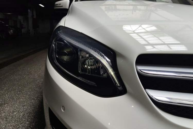 Used Mercedes-Benz B-Class 2017 B 200 Fashion Model Right Front Headlight