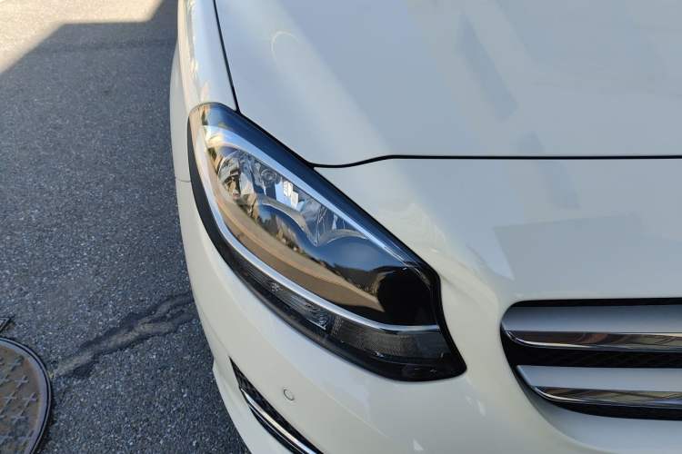 Used Mercedes-Benz B-Class 2017 B 200 Sport Edition Right Front Headlight