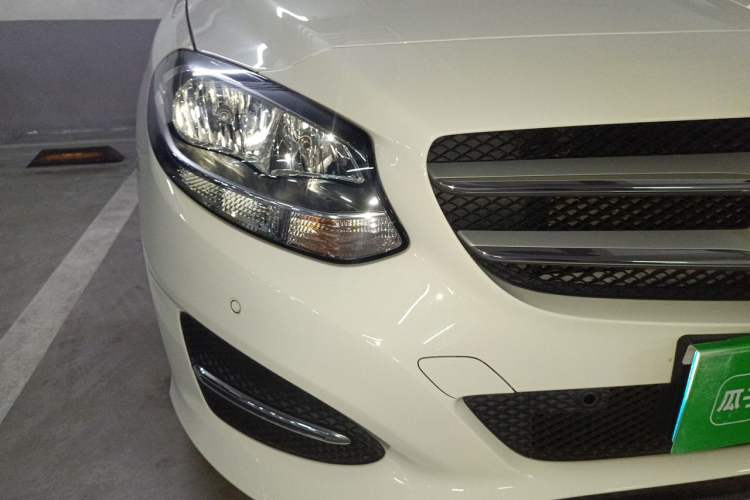 Used Mercedes-Benz B-Class 2017 B 200 Sport Edition Right Front Headlight