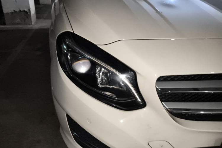 Used Mercedes-Benz B-Class 2017 B 200 Fashion Model Right Front Headlight