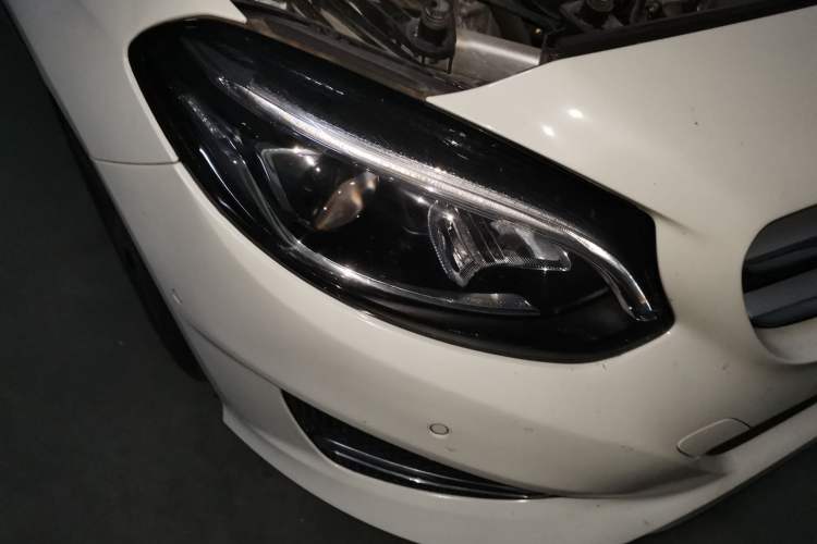 Used Mercedes-Benz B-Class 2017 B 200 Fashion Model Right Front Headlight