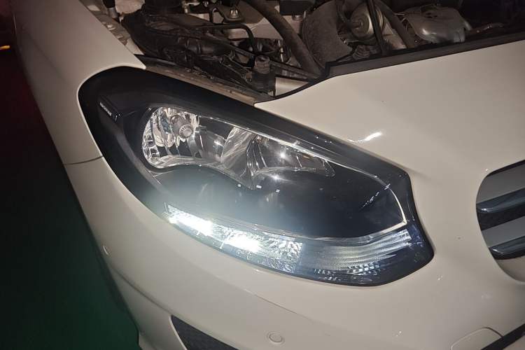 Used Mercedes-Benz B-Class 2017 B 200 Sport Edition Right Front Headlight