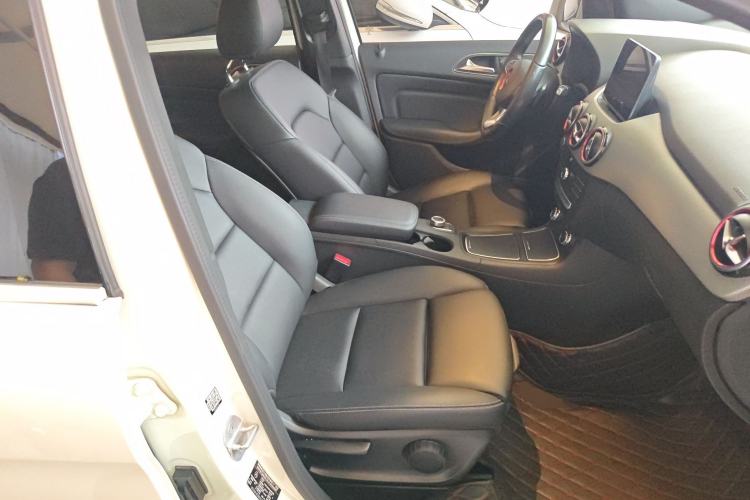 Used Mercedes-Benz B-Class 2017 B 200 Sport Edition Right Front Seat