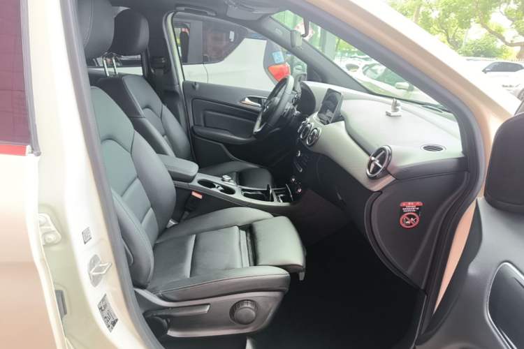 Used Mercedes-Benz B-Class 2017 B 200 Sport Edition Right Front Seat