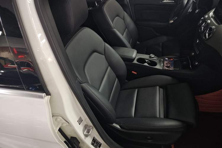 Used Mercedes-Benz B-Class 2017 B 200 Fashion Model Right Front Seat