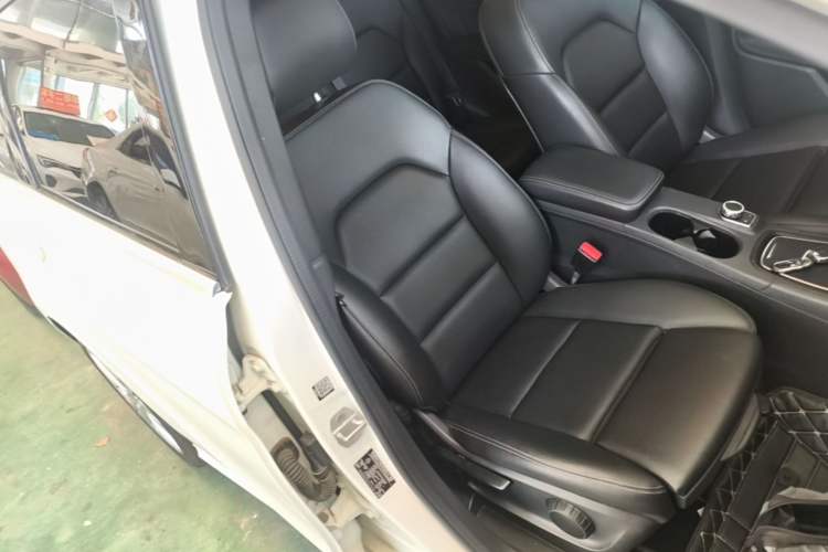 Used Mercedes-Benz B-Class 2017 B 200 Sport Edition Right Front Seat
