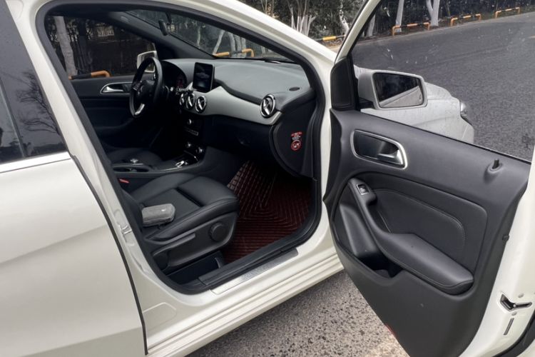 Used Mercedes-Benz B-Class 2017 B 200 Sport Edition Right Front Seat