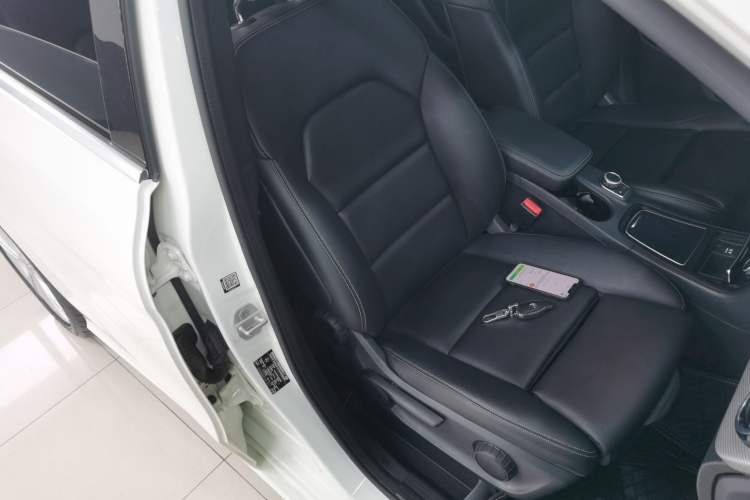 Used Mercedes-Benz B-Class 2017 B 200 Sport Edition Right Front Seat