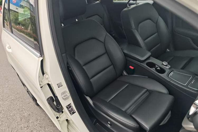 Used Mercedes-Benz B-Class 2017 B 200 Fashion Model Right Front Seat