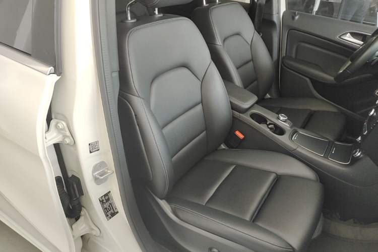 Used Mercedes-Benz B-Class 2017 B 200 Fashion Model Right Front Seat