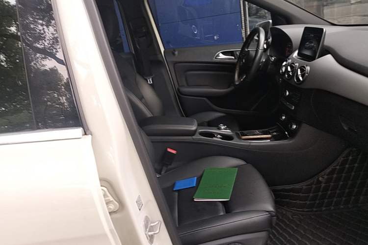 Used Mercedes-Benz B-Class 2017 B 200 Sport Edition Right Front Seat