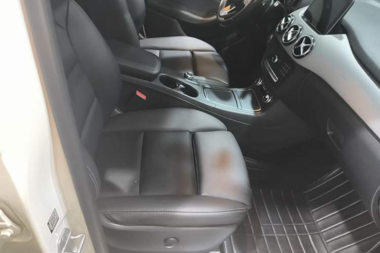 Used Mercedes-Benz B-Class 2017 B 200 Fashion Model Right Front Seat