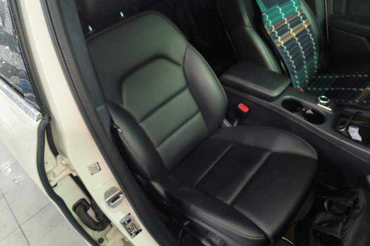 Used Mercedes-Benz B-Class 2017 B 200 Sport Edition Right Front Seat