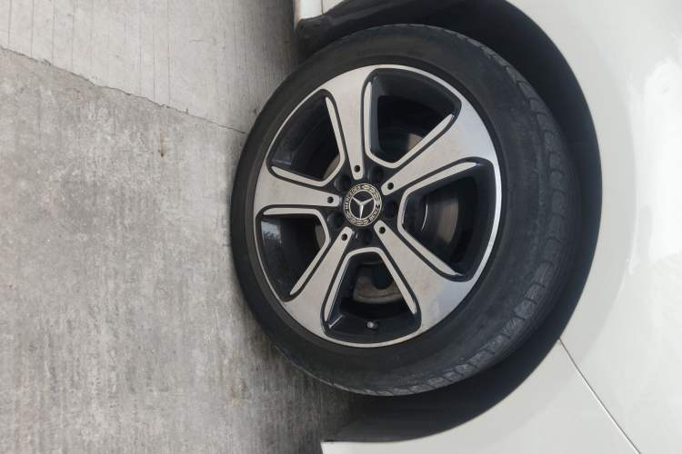 Used Mercedes-Benz B-Class 2017 B 200 Fashion Model Right Front Wheel Hub
