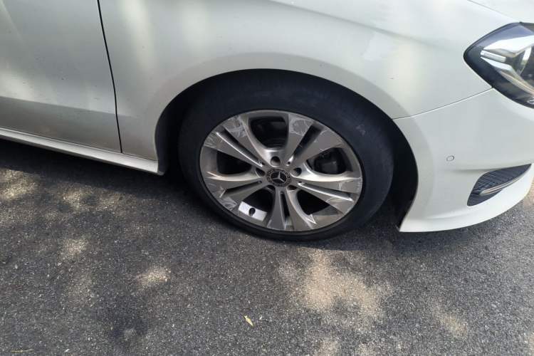 Used Mercedes-Benz B-Class 2017 B 200 Sport Edition Right Front Wheel Hub