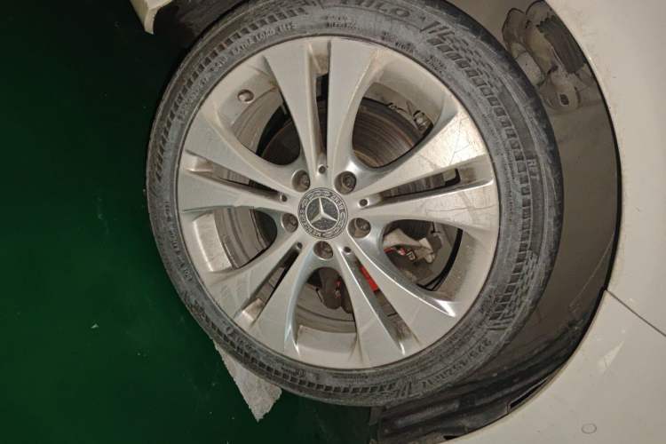 Used Mercedes-Benz B-Class 2017 B 200 Sport Edition Right Front Wheel Hub