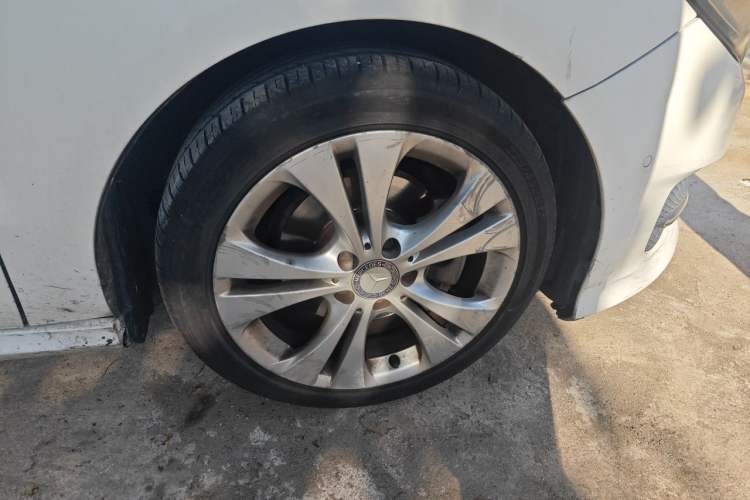 Used Mercedes-Benz B-Class 2017 B 200 Sport Edition Right Front Wheel Hub