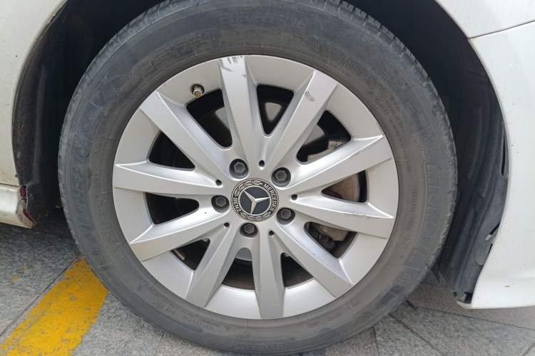 Used Mercedes-Benz B-Class 2017 B 180 Right Front Wheel Hub