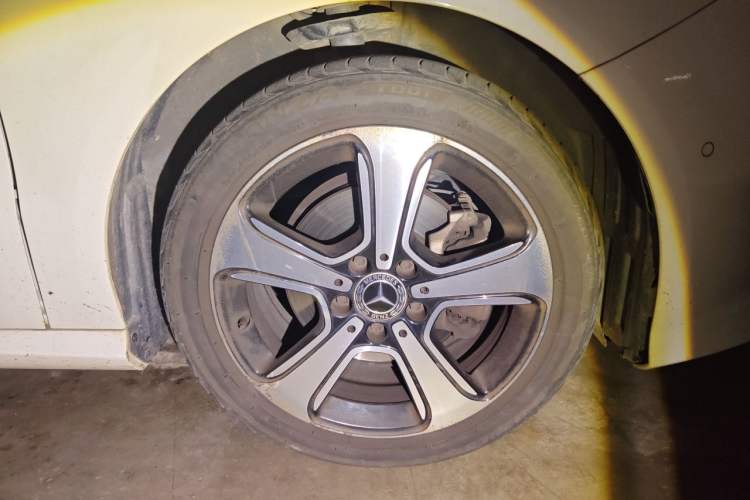 Used Mercedes-Benz B-Class 2017 B 200 Fashion Model Right Front Wheel Hub